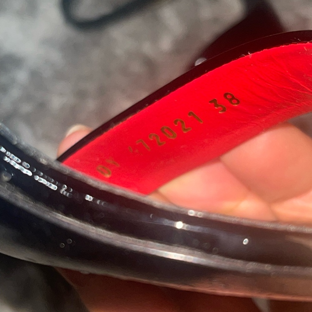 ✨Stunning YSL Black Patent Leather Ankle Strap Stiletto✨ - Picture 3 of 10